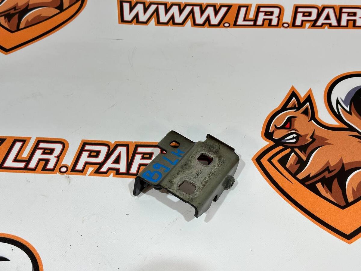 LR135577 Fender bracket front left upper Range Rover Evoque New L551 (2019-) used
